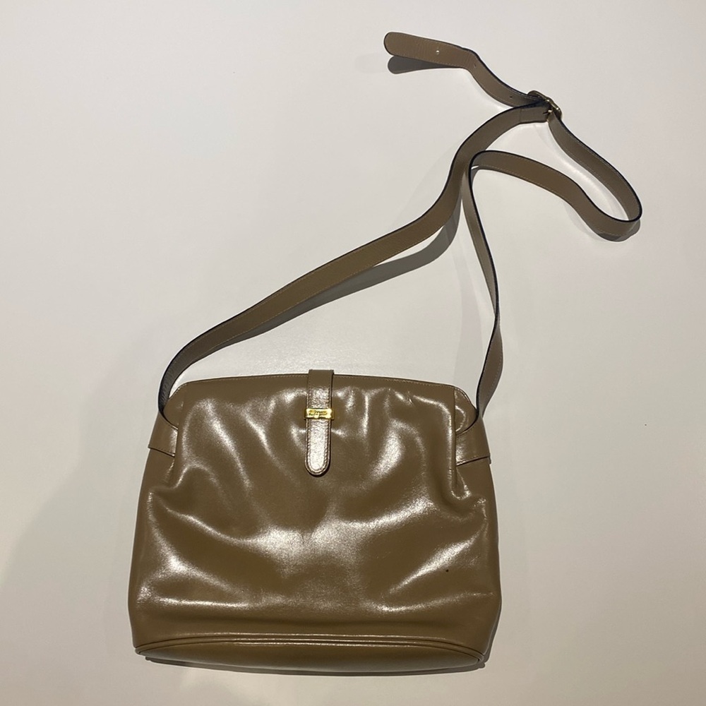 Vintage Ferragamo Tan Leather Designer Purse Handbag Bag Shoulder Strap classic